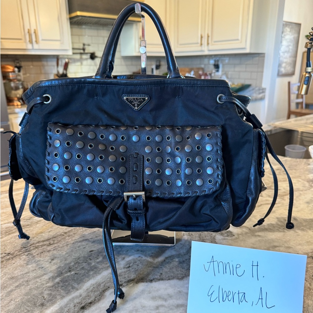 🖤♠️ Prada grommet bag ♠️🖤